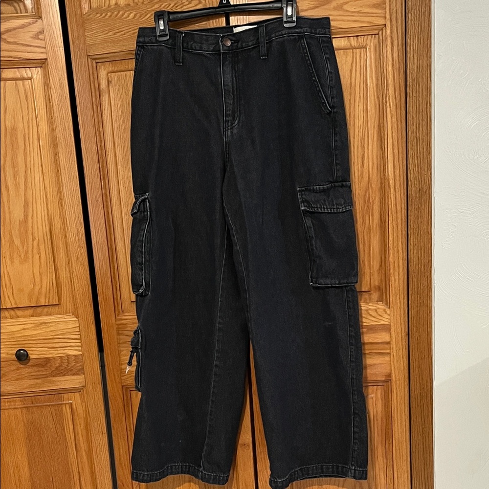 Universal Threads Women’s dark cargo pants